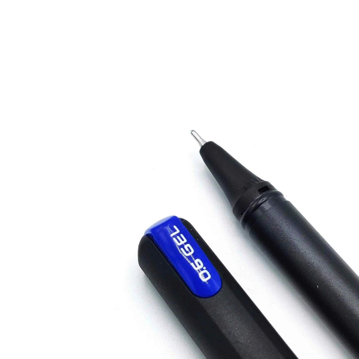 Pentonic 0.6mm Gel Pens - Image 6